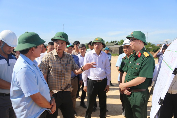 Kiểm tra các dự án ven biển, lãnh đạo tỉnh Quảng Trị đề cập vấn đề nhiều người quan tâm- Ảnh 2.