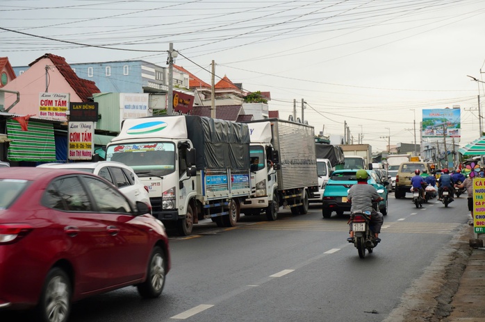 CSGT TP HCM cảnh báo về tai nạn giao thông nghiêm trọng và khoảng cách an toàn - Ảnh 1.