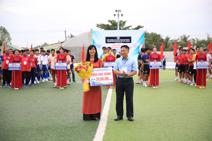 Trường Đại học Đồng Tháp thắng đậm ngày khai mạc Giải Sinh viên mở rộng- Ảnh 1. Trường Đại học Đồng Tháp thắng đậm ngày khai mạc Giải Sinh viên mở rộng- Ảnh 1.