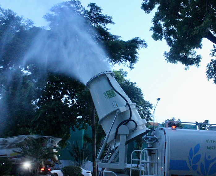 Hà Nội triển khai "pháo xa sương mù" làm sạch không khí đô thị- Ảnh 7. Hà Nội triển khai "pháo xa sương mù" làm sạch không khí đô thị- Ảnh 7.
