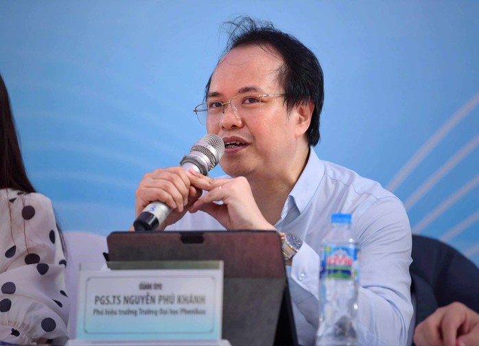 Điểm chuẩn dự kiến giảm, thí sinh cần lưu ý gì? - Ảnh 2.