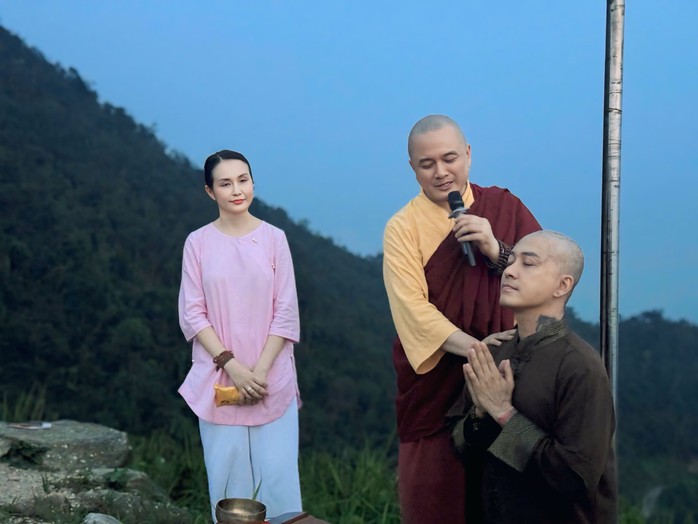 Giữa "tâm bão" ca sĩ Tuấn Hưng xuống tóc   - Ảnh 1.