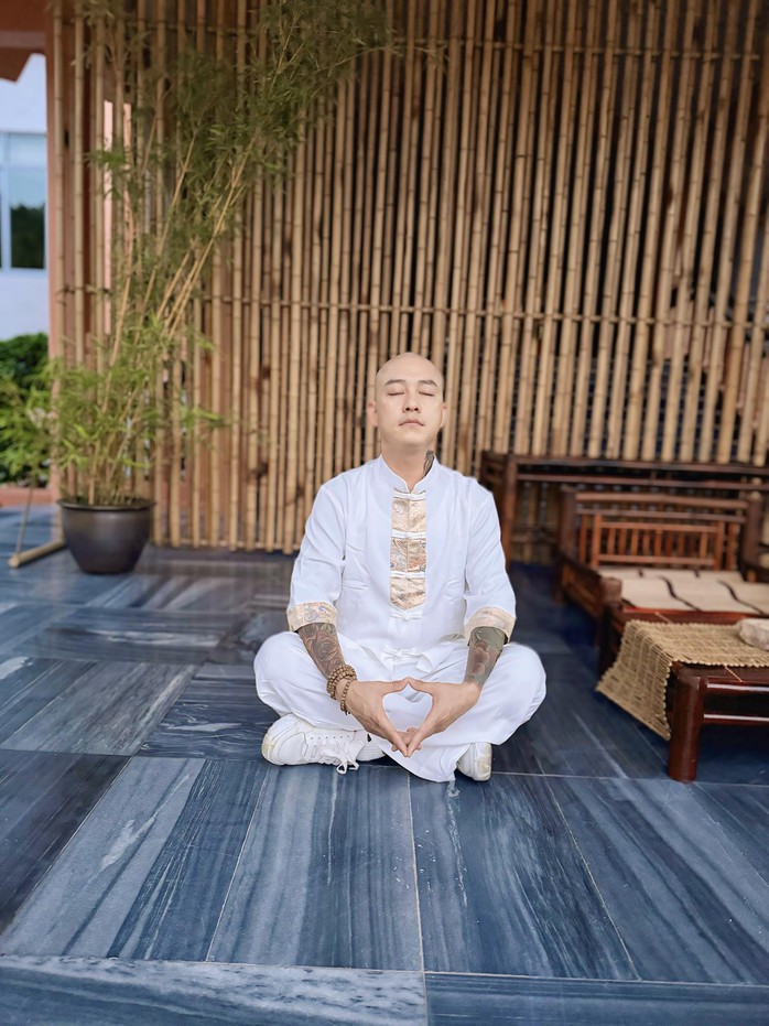 Giữa "tâm bão" ca sĩ Tuấn Hưng xuống tóc   - Ảnh 2.