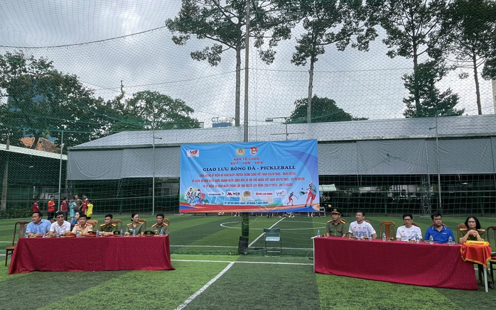 Giao lưu bóng đá - pickleball chào mừng 80 năm Ngày truyền thống Công an nhân dân- Ảnh 2. Giao lưu bóng đá - pickleball chào mừng 80 năm Ngày truyền thống Công an nhân dân- Ảnh 2.