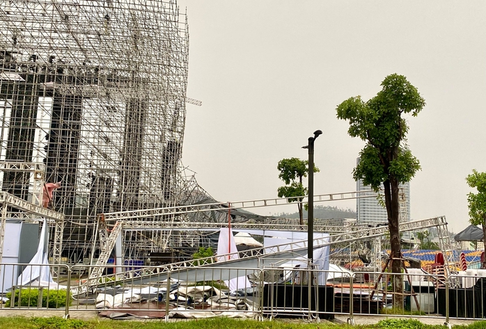 Sập sân khấu nhạc hội Superfest 2025 tại Quảng Ninh- Ảnh 1. Sập sân khấu nhạc hội Superfest 2025 tại Quảng Ninh- Ảnh 1.
