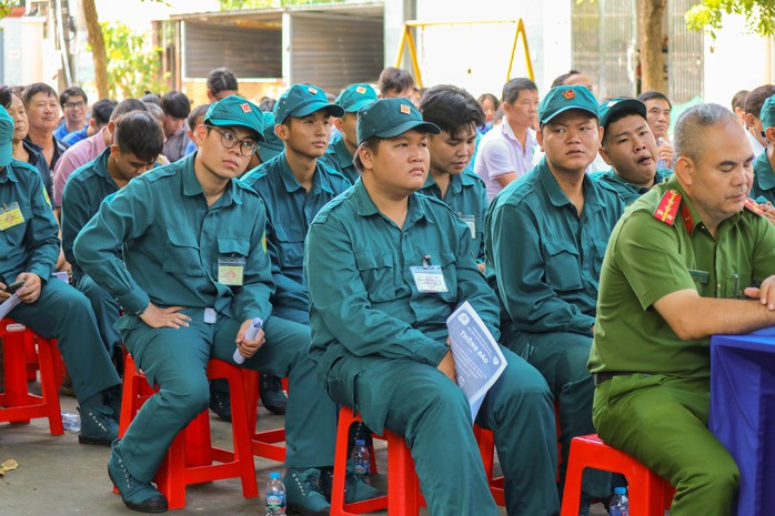 TP HCM: Ra quân tháo “chuồng cọp”, mở lối thoát chung cư  - Ảnh 4.