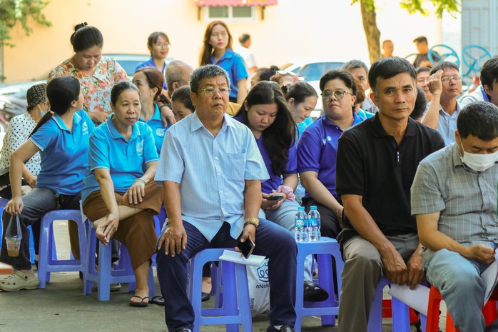 TP HCM: Ra quân tháo “chuồng cọp”, mở lối thoát chung cư  - Ảnh 3.