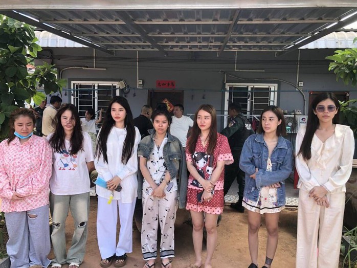 Campuchia trấn áp quy mô lớn, bắt hơn 2.270 nghi phạm lừa đảo trực tuyến- Ảnh 3. Campuchia trấn áp quy mô lớn, bắt hơn 2.270 nghi phạm lừa đảo trực tuyến- Ảnh 3.