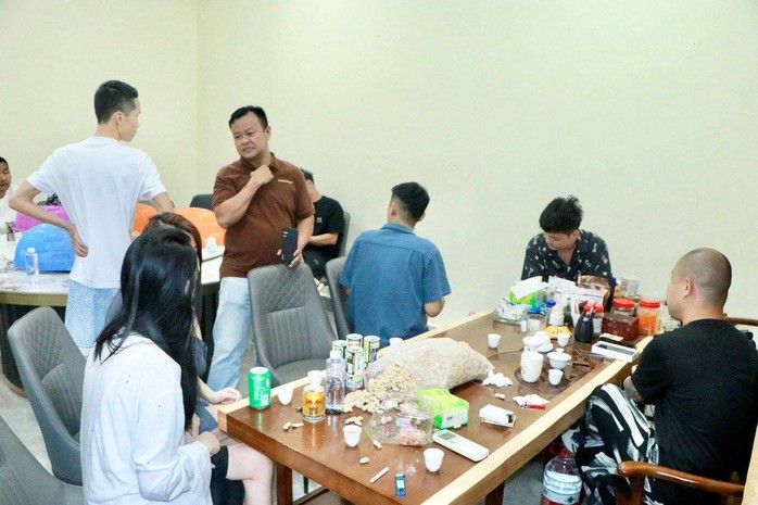 Campuchia trấn áp quy mô lớn, bắt hơn 2.270 nghi phạm lừa đảo trực tuyến- Ảnh 4. Campuchia trấn áp quy mô lớn, bắt hơn 2.270 nghi phạm lừa đảo trực tuyến- Ảnh 4.