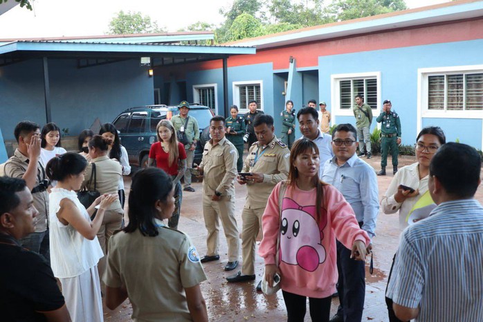 Campuchia trấn áp quy mô lớn, bắt hơn 2.270 nghi phạm lừa đảo trực tuyến- Ảnh 2. Campuchia trấn áp quy mô lớn, bắt hơn 2.270 nghi phạm lừa đảo trực tuyến- Ảnh 2.