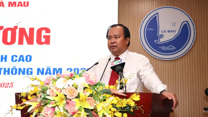 Cà Mau tuyên dương 32 học sinh có thành tích cao trong kỳ thi tốt nghiệp THPT - Ảnh 2.