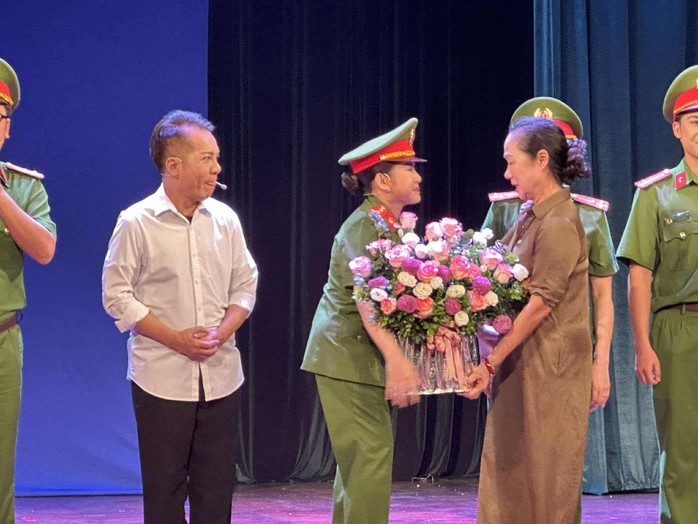 Minh Nhí, Bình Tinh được khán giả thủ đô cổ vũ với "Cuộc đoàn tụ cảm xúc" - Ảnh 5.