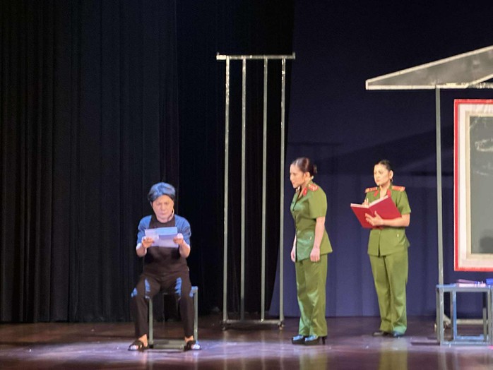 Minh Nhí, Bình Tinh được khán giả thủ đô cổ vũ với "Cuộc đoàn tụ cảm xúc" - Ảnh 2.