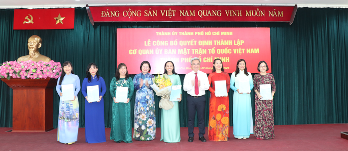 Lãnh đạo Thành Đoàn, Hội Liên hiệp Phụ nữ, LĐLĐ, Hội Nông dân, Hội Cựu chiến binh TP HCM sau hợp nhất - Ảnh 1.