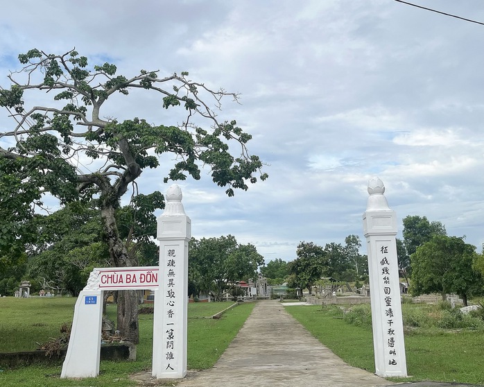 Giải mã chùa Ba Đồn và hiện tượng cỏ chỉ mọc trên những cồn mồ câm lặng - Ảnh 3. Giải mã chùa Ba Đồn và hiện tượng cỏ chỉ mọc trên những cồn mồ câm lặng - Ảnh 3.