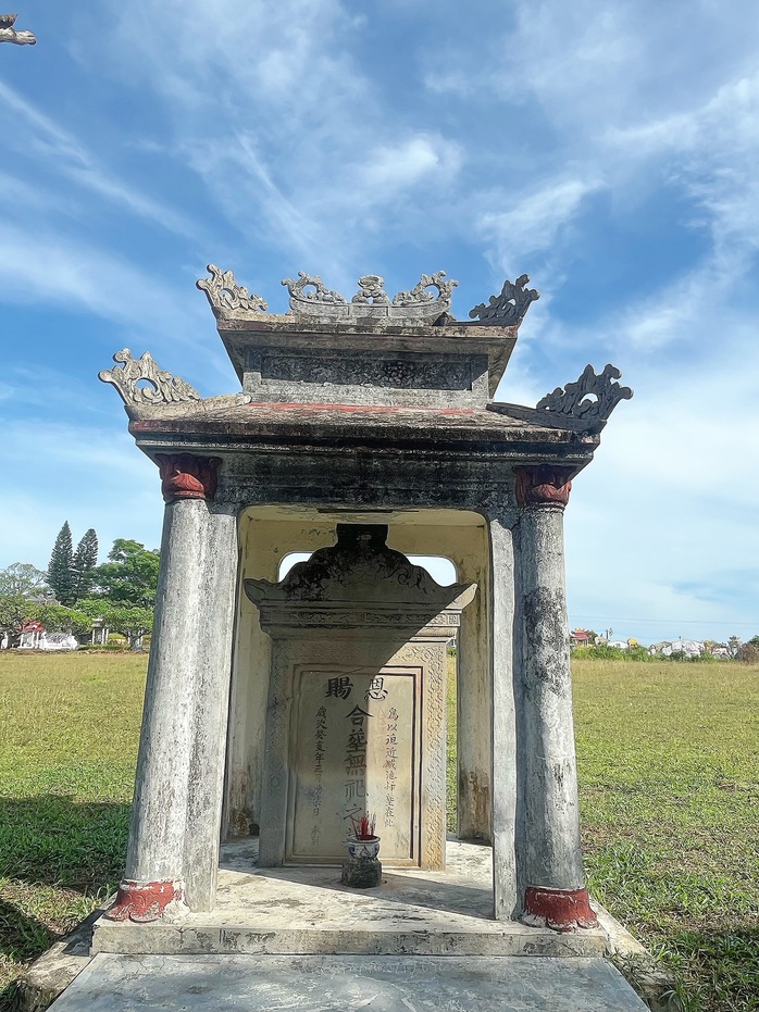 Giải mã chùa Ba Đồn và hiện tượng cỏ chỉ mọc trên những cồn mồ câm lặng - Ảnh 2. Giải mã chùa Ba Đồn và hiện tượng cỏ chỉ mọc trên những cồn mồ câm lặng - Ảnh 2.