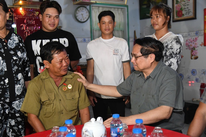 Thủ tướng Phạm Minh Chính ân cần thăm hỏi gia đình chính sách ở An Giang- Ảnh 3.