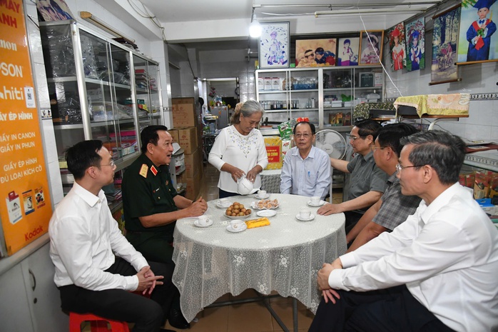 Thủ tướng Phạm Minh Chính ân cần thăm hỏi gia đình chính sách ở An Giang- Ảnh 2.