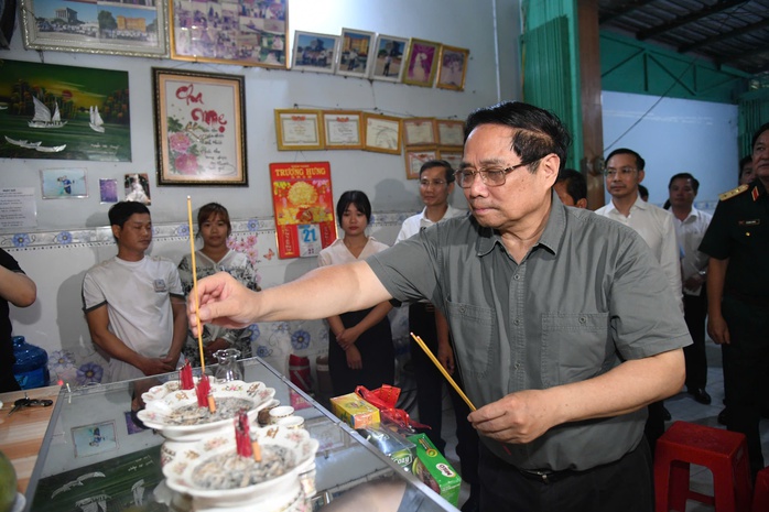 Thủ tướng Phạm Minh Chính ân cần thăm hỏi gia đình chính sách ở An Giang- Ảnh 1.