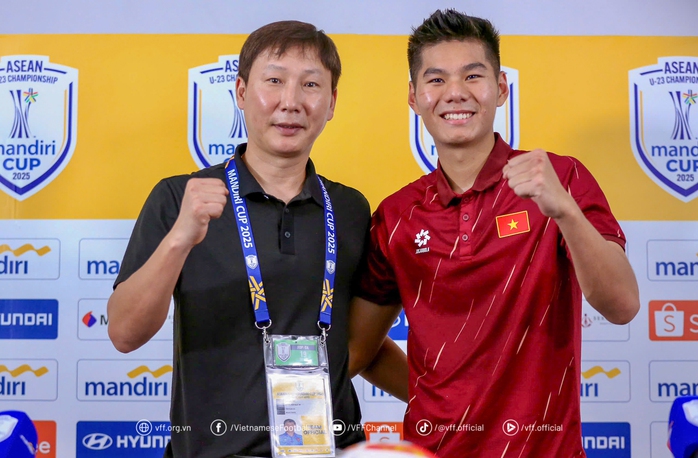 HLV Kim Sang-sik hài lòng với trận ra quân của U23 Việt Nam - Ảnh 1.