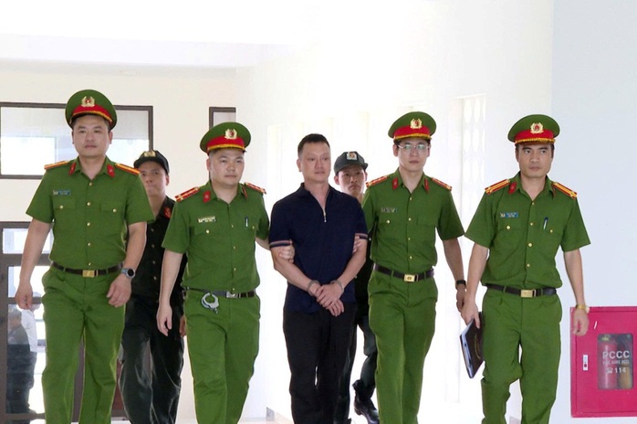 Trùm giang hồ Vi "ngộ" bị khởi tố tội Đưa hối lộ tại thanh hóa - Ảnh 1. Trùm giang hồ Vi "ngộ" bị khởi tố tội Đưa hối lộ tại thanh hóa - Ảnh 1.