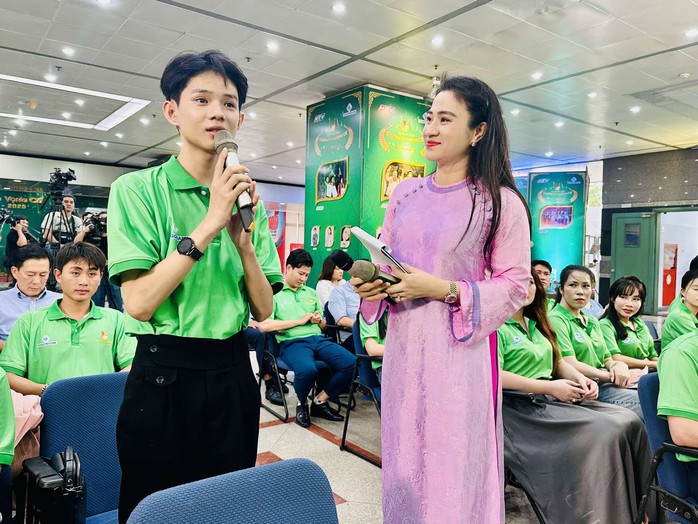 Võ Minh Lâm, Hồ Ngọc Trinh, Thu Vân ngồi ghế nóng "Chuông vàng vọng cổ lần 20 – 2025" - Ảnh 5.