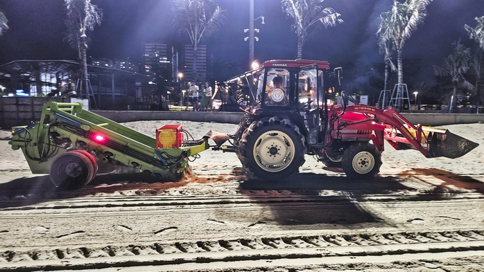 Xe tự động làm sạch bãi biển bãi sau Vũng Tàu lần đầu tiên xuất hiện - Ảnh 4. Xe tự động làm sạch bãi biển bãi sau Vũng Tàu lần đầu tiên xuất hiện - Ảnh 4.