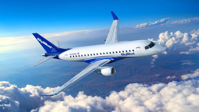 Suýt va chạm B-52, máy bay chở hàng chục hành khách bay vòng thoát hiểm ngoạn mục - Ảnh 2.