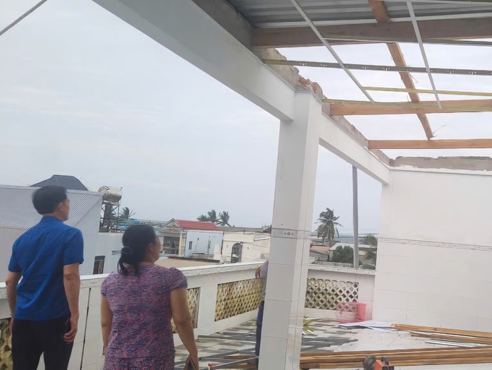 Mưa giông ở Phú Quốc đo được tốc độ gió tương tương  cơn bão - Ảnh 7.