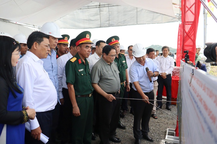 Thủ tướng Phạm Minh Chính yêu cầu đẩy nhanh tiến độ tuyến cao tốc Châu Đốc – Cần Thơ – Sóc Trăng - Ảnh 1.