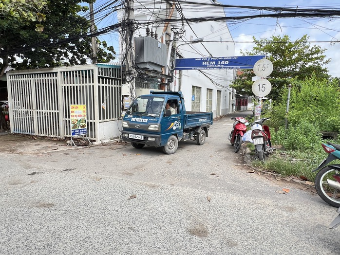 Cầu sắt hàng chục năm ở trung tâm Cần Thơ sập, người dân mong ngóng cầu mới - Ảnh 7. Cầu sắt hàng chục năm ở trung tâm Cần Thơ sập, người dân mong ngóng cầu mới - Ảnh 7.