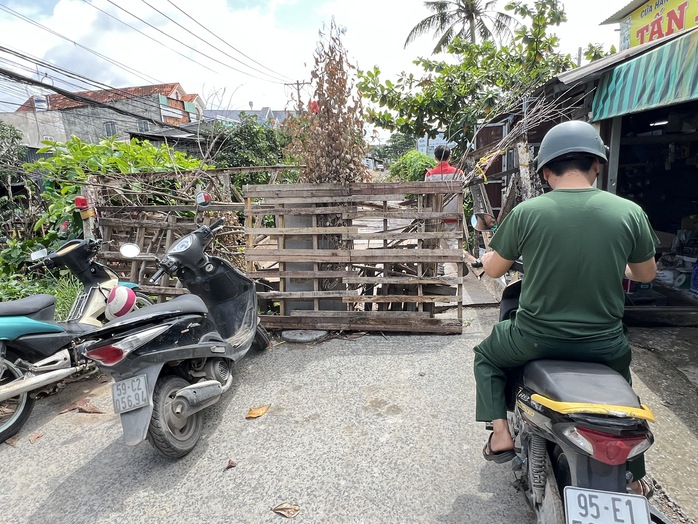 Cầu sắt hàng chục năm ở trung tâm Cần Thơ sập, người dân mong ngóng cầu mới - Ảnh 3. Cầu sắt hàng chục năm ở trung tâm Cần Thơ sập, người dân mong ngóng cầu mới - Ảnh 3.