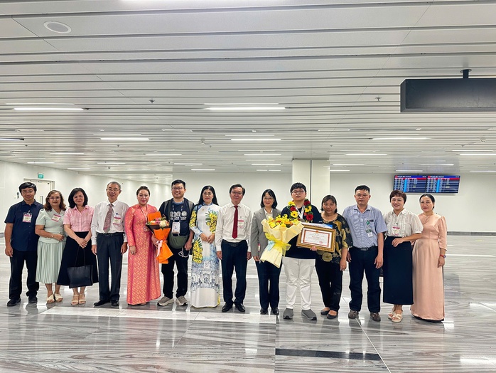 TP HCM thưởng nóng cho học sinh Trường THPT chuyên Lê Hồng Phong vừa đạt thành tích đặc biệt - Ảnh 3.