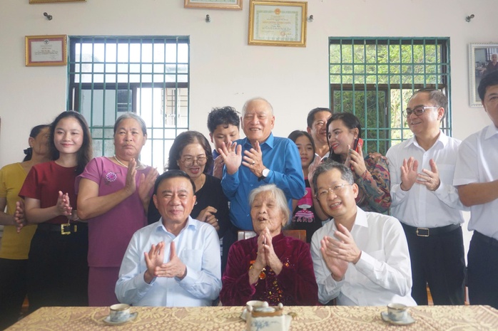 Thường trực Ban Bí thư tri ân người có công tại Đà Nẵng - Ảnh 4.