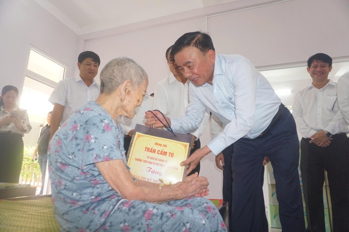 Thường trực Ban Bí thư tri ân người có công tại Đà Nẵng - Ảnh 2.