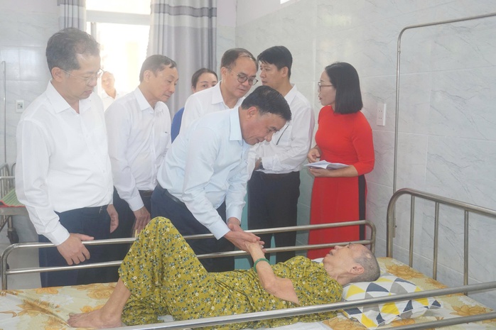 Thường trực Ban Bí thư tri ân người có công tại Đà Nẵng - Ảnh 1.