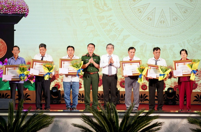 Truy tặng danh hiệu Bà Mẹ Việt Nam Anh Hùng cho 6 Mẹ ở TP HCM- Ảnh 1. Truy tặng danh hiệu Bà Mẹ Việt Nam Anh Hùng cho 6 Mẹ ở TP HCM- Ảnh 1.