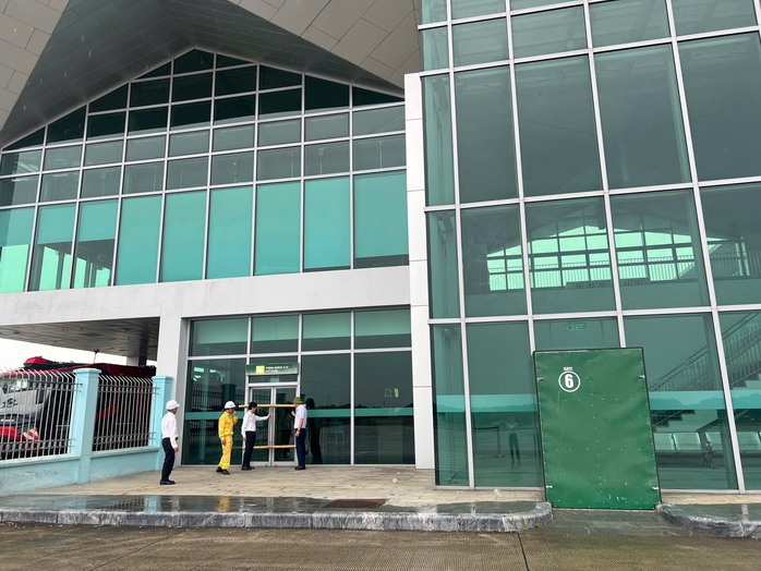 Cận cảnh "chạy bão" tại các sân bay - Ảnh 12.