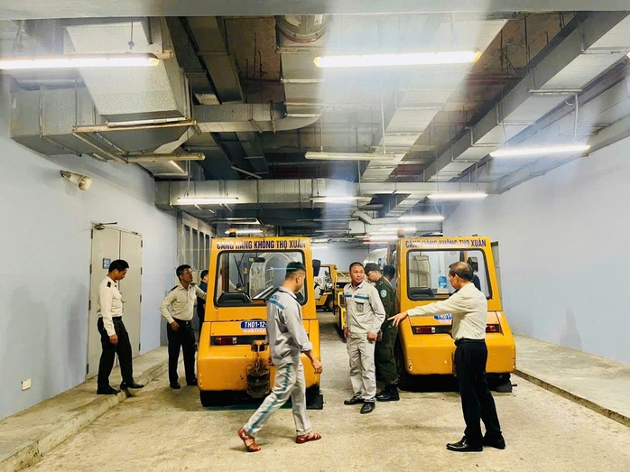 Cận cảnh "chạy bão" tại các sân bay - Ảnh 11.