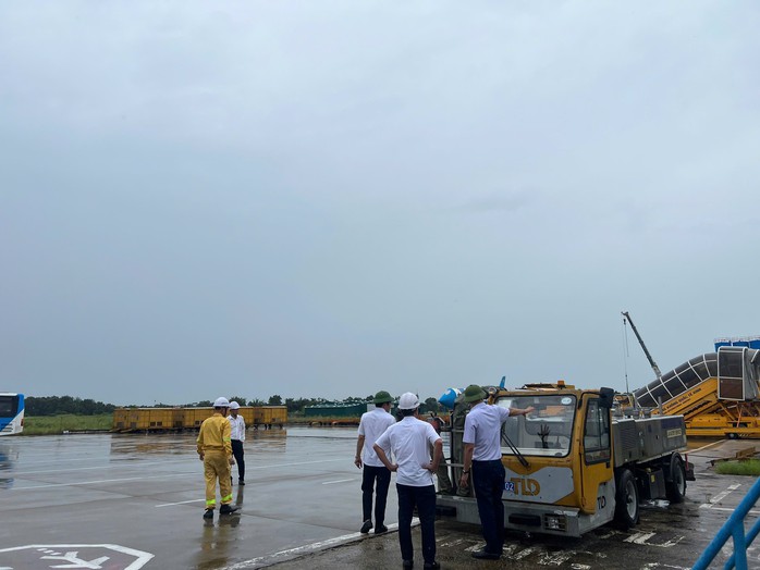Cận cảnh "chạy bão" tại các sân bay - Ảnh 14.