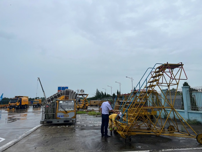 Cận cảnh "chạy bão" tại các sân bay - Ảnh 17.