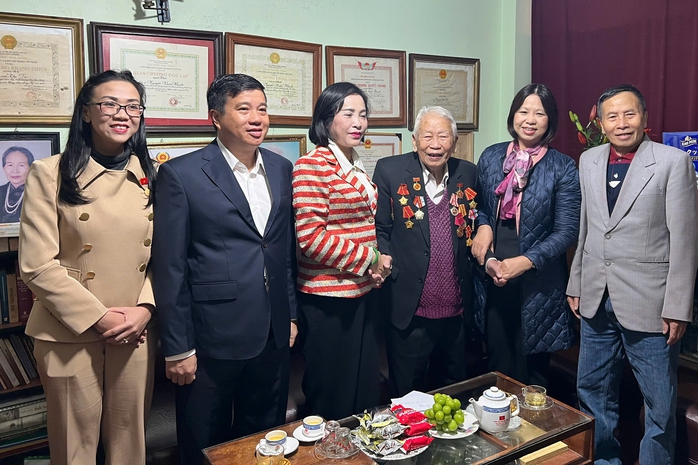 Phó Chủ tịch Quốc hội Nguyễn Thị Thanh tặng quà gia đình chính sách ở Lâm Đồng- Ảnh 1. Phó Chủ tịch Quốc hội Nguyễn Thị Thanh tặng quà gia đình chính sách ở Lâm Đồng- Ảnh 1.