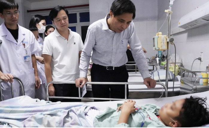 Vụ lật tàu du lịch ở Hạ Long: Bé trai 10 tuổi được theo dõi tâm lý- Ảnh 1.