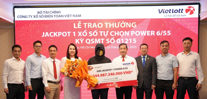 Người đàn ông ở TP HCM trúng Jackpot gần 345 tỉ đồng: “Vợ tôi nói rất yêu thương chồng”- Ảnh 2. Người đàn ông ở TP HCM trúng Jackpot gần 345 tỉ đồng: “Vợ tôi nói rất yêu thương chồng”- Ảnh 2.