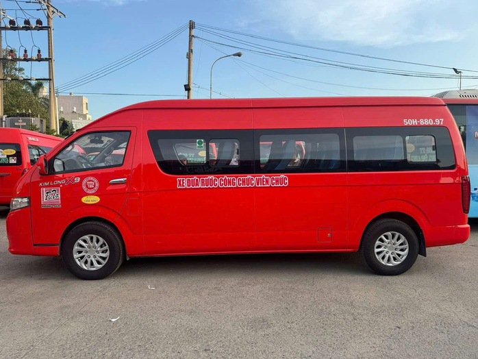 Hơn 5.000 lượt cán bộ đi xe đưa rước làm việc ở TP HCM - Ảnh 1.