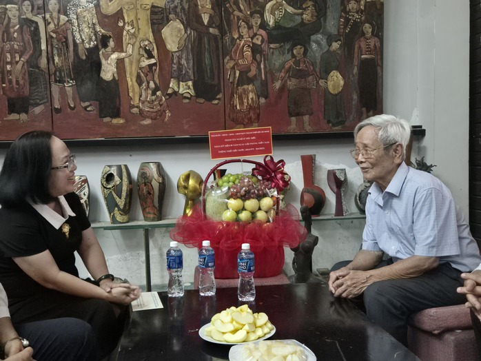 Họa sĩ Quách Phong, nhà văn Đoàn Minh Tuấn… được thăm, tri ân - Ảnh 1.