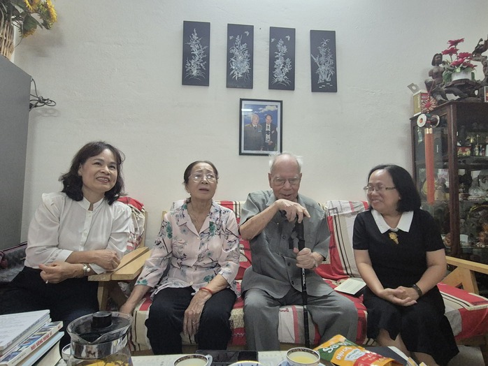 Họa sĩ Quách Phong, nhà văn Đoàn Minh Tuấn… được thăm, tri ân - Ảnh 11.