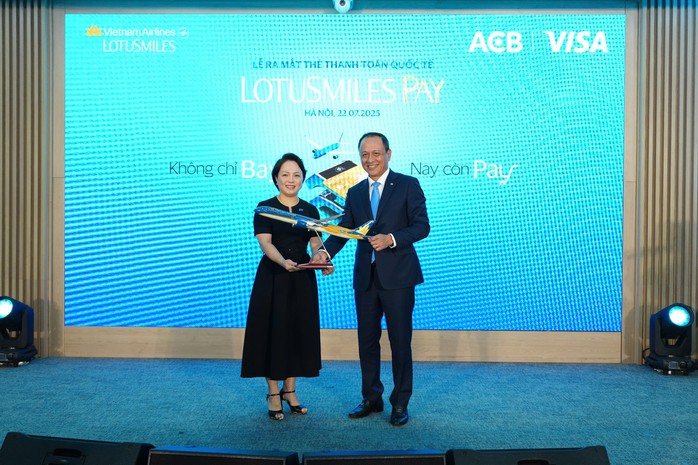 Vietnam Airlines "bắt tay" ACB và Visa ra mắt thẻ hội viên tích hợp thanh toán Lotusmiles Pay- Ảnh 4. Vietnam Airlines "bắt tay" ACB và Visa ra mắt thẻ hội viên tích hợp thanh toán Lotusmiles Pay- Ảnh 4.