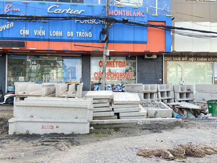 Dự án nâng cấp đoạn đường ngắn gần 50 tỉ đồng ở Cần Thơ: Lỗi hẹn vì phải di dời trụ điện - Ảnh 11.