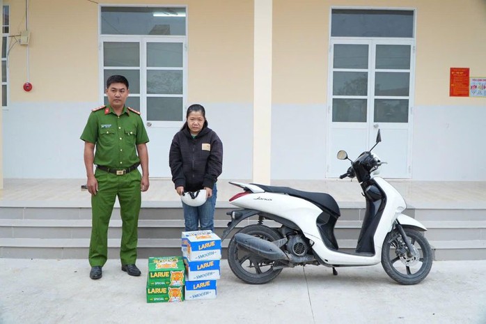Người phụ nữ cướp giật 20 thùng bia ở Cần Thơ- Ảnh 1. Người phụ nữ cướp giật 20 thùng bia ở Cần Thơ- Ảnh 1.